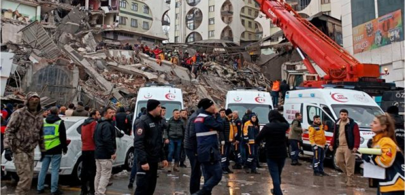ارتفاع عدد ضحايا زلزال تركيا وسوريا إلى نحو 23 ألف قتيل وسط تضاؤل الآمال في العثور على ناجين