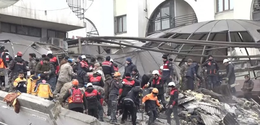 نائب الرئيس التركي: ارتفاع عدد قتلى الزلزال إلى 3419 والجرحى إلى 20534