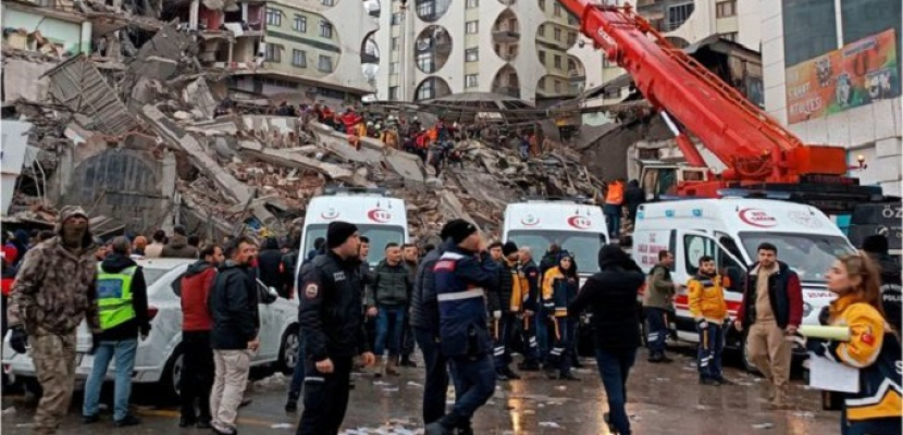 حصيلة ضحايا زلزال تركيا ترتفع إلى 8300 قتيل بينهم أكثر من 2400 في سوريا
