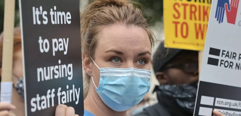 التمريض في إنجلترا يصعد اضرابه بعد انضمام العاملين بـ “العناية والأورام”