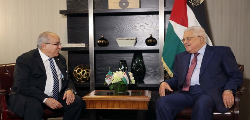 الرئيس الفلسطيني يبحث مع وزير الخارجية الجزائري بالقاهرة تطورات الأوضاع في الأراضي المحتلة