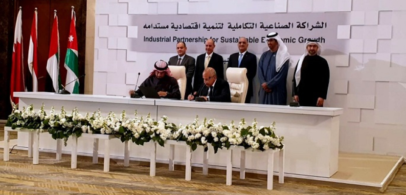 بالصور ..توقيع 12 اتفاقية صناعية بين 4 دول عربية باستثمارات تتجاوز 2 مليار دولار