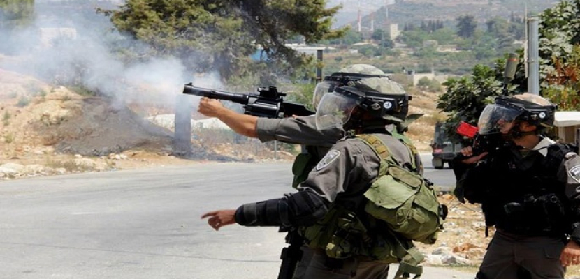 الاحتلال الإسرائيلي يقتحم بلدة “بيت أمر” بالخليل وإصابة العشرات