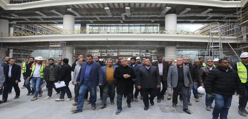 بالصور.. وزير النقل يتابع التقدم في معدلات تنفيذ وتشطيب محطة سكك حديد صعيد مصر