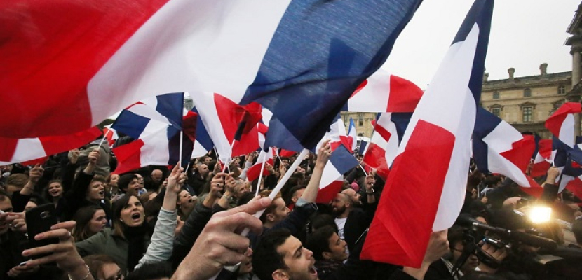 من الفائز في معركة “عض الأنامل” بين الحكومة الفرنسية والنقابات ؟