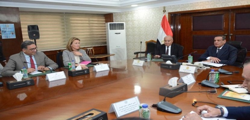 بالصور .. وزير التنمية المحلية يبحث مع وفد البنك الدولي ملف التنمية الاقتصادية بصعيد مصر