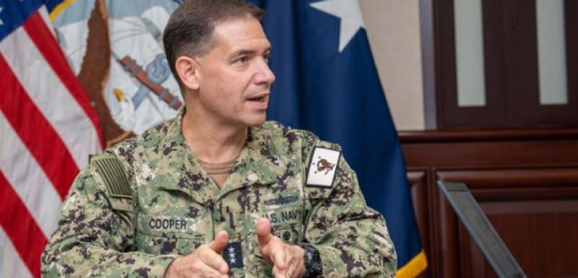 قائد الأسطول الأمريكي الخامس يؤكد دعم بلاده لليمن في مجال مكافحة التهريب البحري