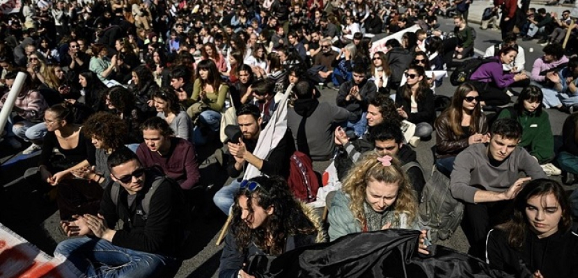 مواجهات عنيفة في أثينا بين الشرطة والمتظاهرين احتجاجا على حادث القطار