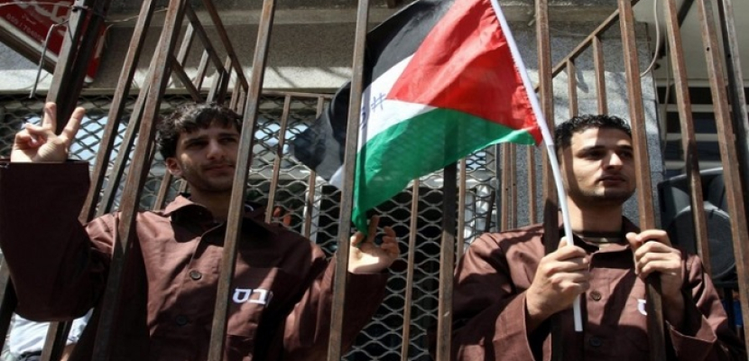 الأسرى الفلسطينيون يقررون الإضراب المفتوح عن الطعام