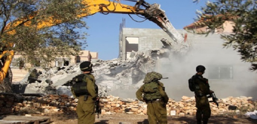 الاحتلال الإسرائيلي يهدم منزلين في القدس ويستولي على بيوت متنقلة في أريحا