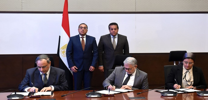 بالصور ..رئيس الوزراء يشهد توقيع اتفاقية إنشاء شركة مساهمة مصرية لإقامة وإدارة وتشغيل مصنع السرنجات ذاتية التدمير والمستلزمات الطبية