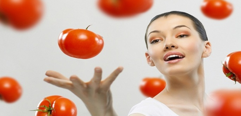 4 عصائر طبيعية تخلصك من مشكلات البشرة.. منها الطماطم والزنجبيل