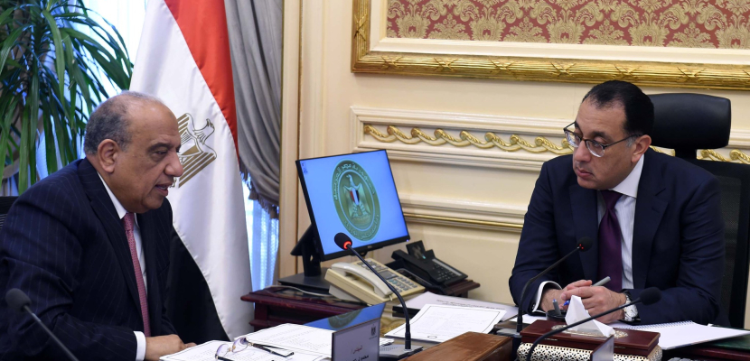 بالصور.. رئيس الوزراء يعقد اجتماعاً لبحث سبل استغلال احتياطات مصر من خام التنتالوم