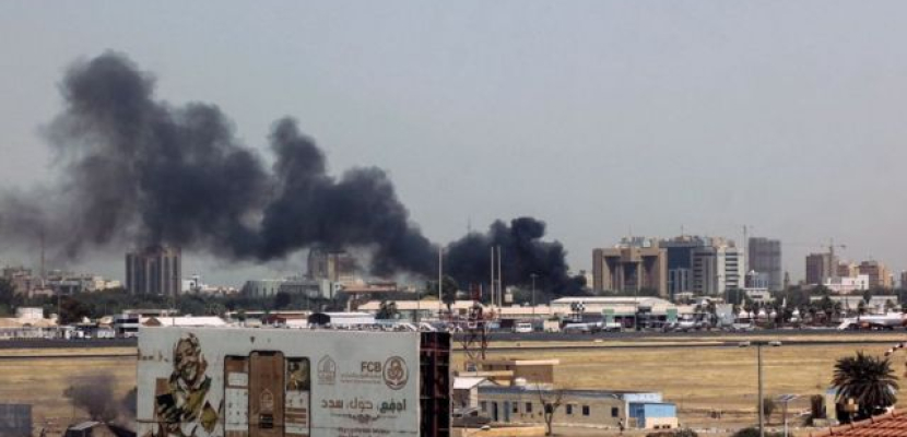 الضربات الجوية ونيران الدبابات تهز الخرطوم رغم الاتفاق على الهدنة