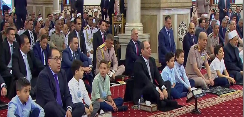 الرئيس السيسي يؤدي صلاة عيد الفطر المبارك بمسجد المشير طنطاوي