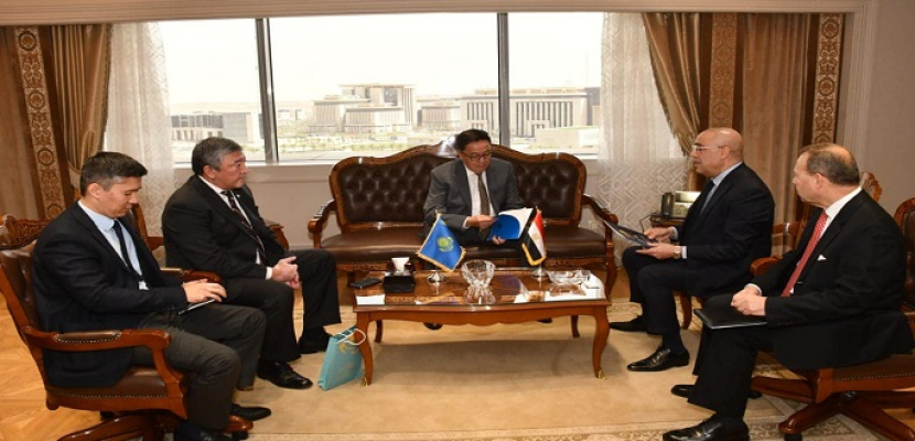 وزير الإسكان يبحث مع سفير جمهورية كازاخستان سبل تعزيز التعاون بين البلدين