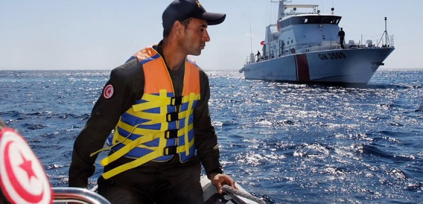 ارتفاع حصيلة قتلى غرق مركب مهاجرين قبالة تونس إلى 25