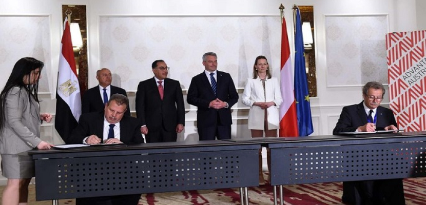 رئيس الوزراء ومستشار النمسا يشهدان مراسم توقيع عقدي شراكة وتصنيع وتوريد مفاتيح السكك الحديدية
