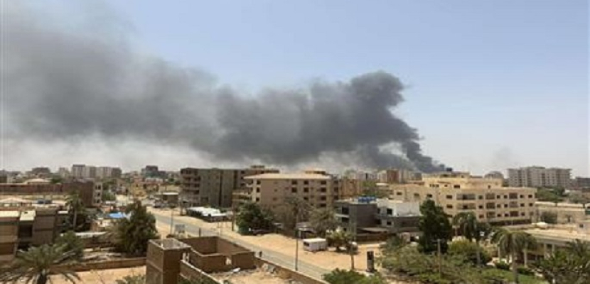 السودان.. تجدد الاشتباكات في مناطق متفرقة بالخرطوم مع دخول المواجهات يومها الثالث