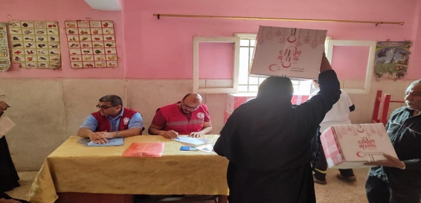بالصور..الهلال الأحمر المصري يواصل مبادراته خلال شهر رمضان المبارك بمساهمات متبرعين