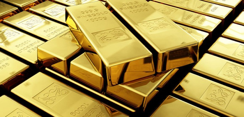 الذهب يزداد بريقا مع هبوط الدولار والبيانات الأمريكية في دائرة الضوء