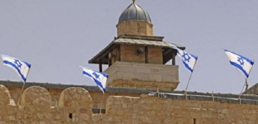 فلسطين تحذر من تداعيات رفع علم الاحتلال الإسرائيلي على سطح الحرم الإبراهيمي