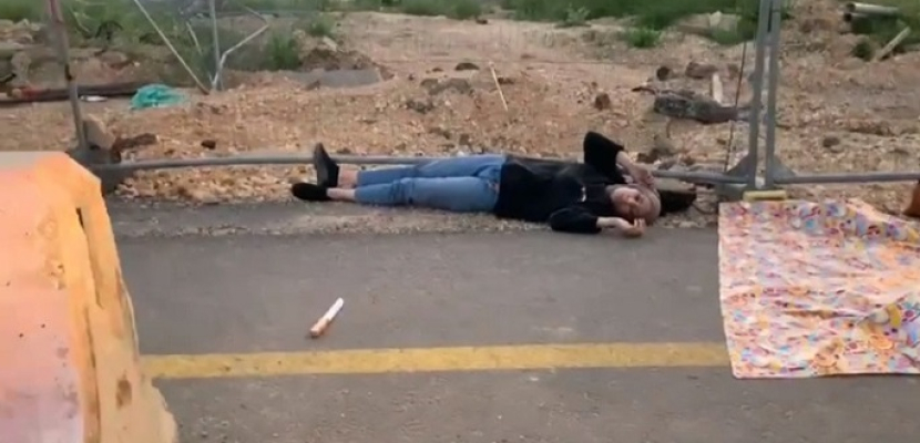 قوات الاحتلال تطلق النار على فتاة فلسطينية في الخليل