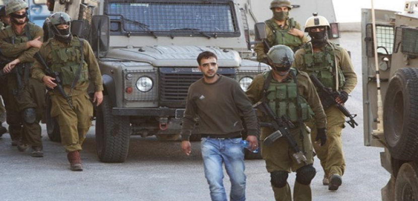 قوات الاحتلال الإسرائيلي تعتقل 13 فلسطينيًا من مناطق متفرقة بالضفة الغربية