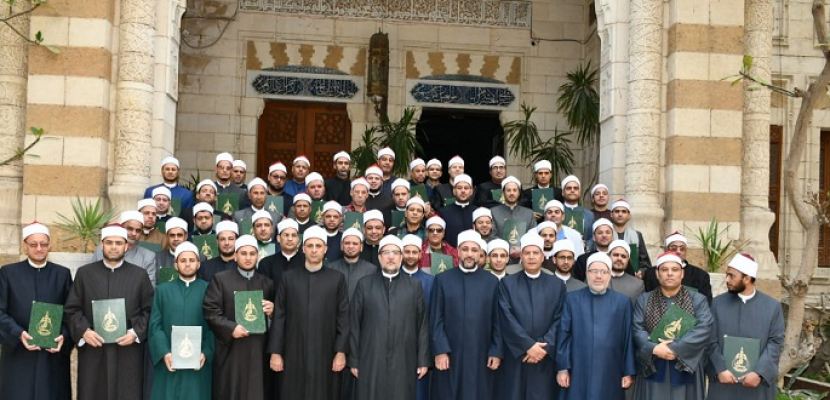بالصور.. وزير الأوقاف يكرم الأئمة والقراء الموفدين خلال شهر رمضان الماضي