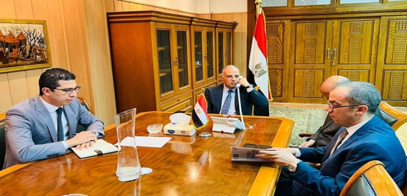 وزير الموارد المائية والري يبحث أوضاع بعثة الرى المصرى بالسودان