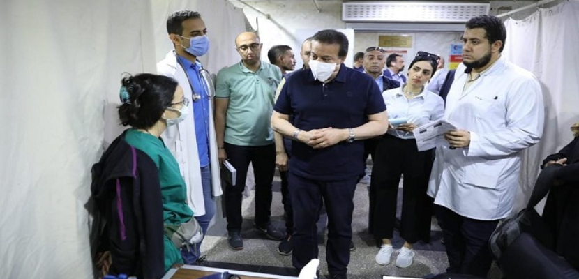 بالصور.. وزير الصحة يتفقد غرفة الطوارئ بهيئة الإسعاف المصرية لمتابعة العمل بخطة التأمين الطبي