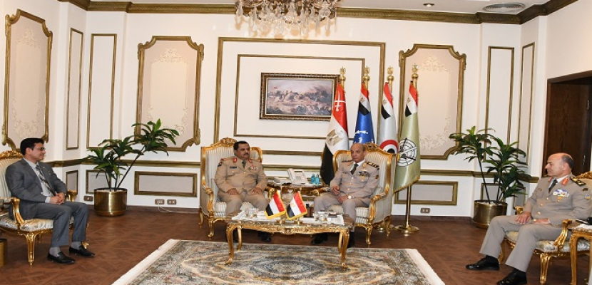 بالفيديو والصور.. وزير الدفاع يلتقي وزير دفاع جمهورية اليمن