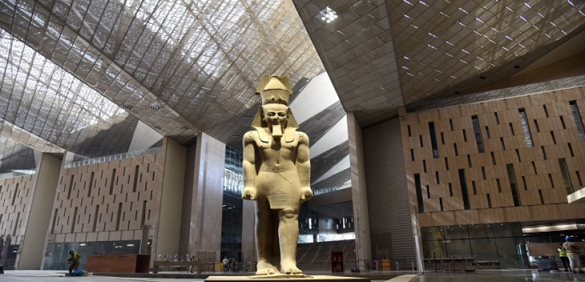وزير السياحة والآثار يعقد اجتماعا لمتابعة الموقف التنفيذي لمستجدات الأعمال بالمتحف المصري الكبير