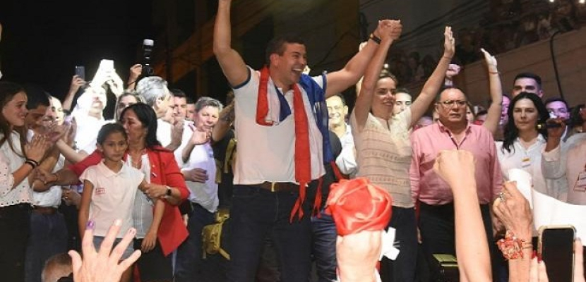 سانتياجو بينيا يفوز بالانتخابات الرئاسية في الباراجواي ويبقي اليمين في السلطة