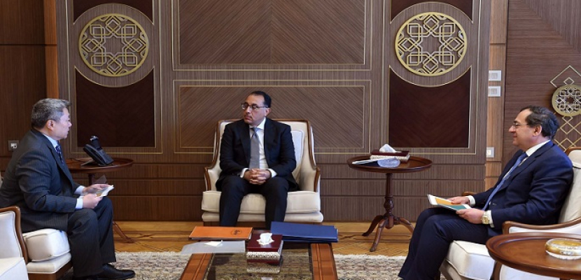 رئيس الوزراء يستعرض مع نائب رئيس أباتشي العالمية استثمارات الشركة في مصر وخططها المستقبلية