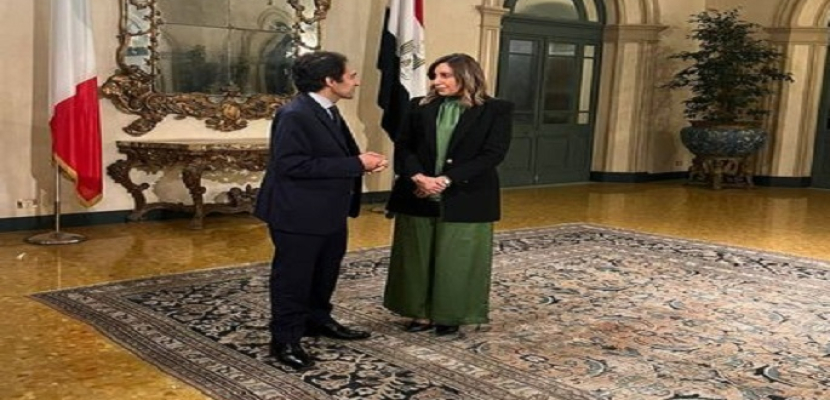 وزيرة الثقافة تبحث مع سفير مصر في إيطاليا سبل التعاون في المجالات الثقافية