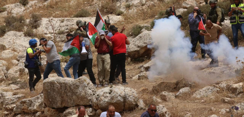 مواجهات بين الفلسطينيين والاحتلال شمال الضفة الغربية.. ومُستوطنون يُقيمون بؤرة جديدة