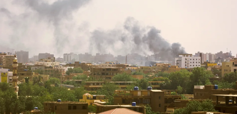 قصف مدفعي متبادل بين الجيش السوداني والدعم السريع بمحيط القيادة العامة بالخرطوم