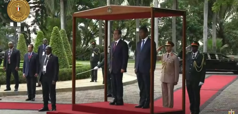بالفيديو .. مراسم استقبال رسمية للرئيس السيسي في القصر الرئاسي بأنجولا