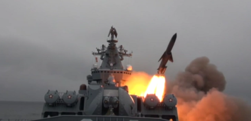 مناورات بحرية روسية.. وأوكرانيا تقيل 6 نواب لوزير الدفاع