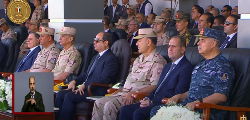 الرئيس السيسي يشهد اصطفاف تفتيش حرب الفرقة الرابعة المدرعة بالسويس
