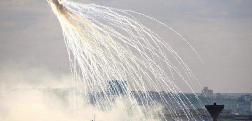 شتاء فلسطيني ملبد بالكوارث البيئية .. قنابل فسفورية تلوث الهواء ومياه ملوثة تسبب الاوبئة