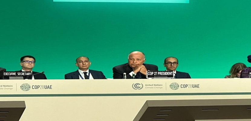 بالصور.. وزير الخارجية يشارك في الجلسة الافتتاحية لمؤتمر المناخ COP28 ويسلم رئاسة المؤتمر للجانب الإماراتي