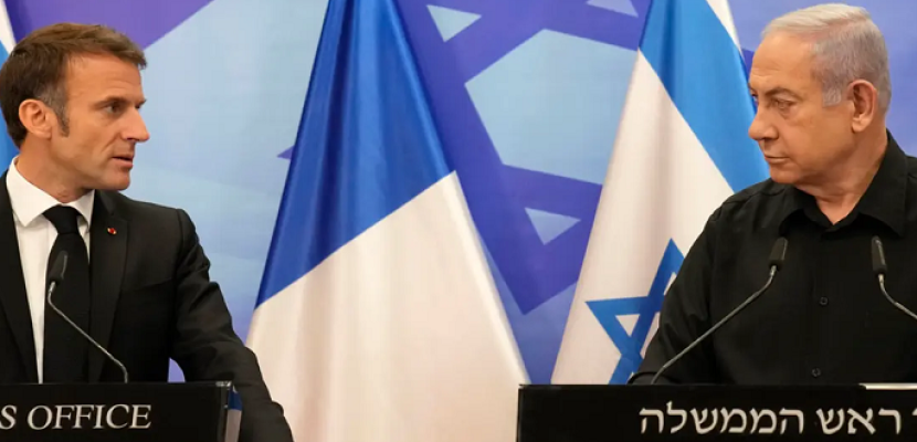 لوفيجارو الفرنسية: “تمرد دبلوماسي” ضد انحياز ماكرون لإسرائيل