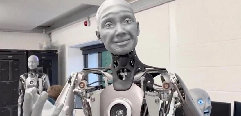 روبوت هائج بمصنع «تيسلا».. هجم على مهندس فجأة وغرز مخالبه في جسده حتى نزف