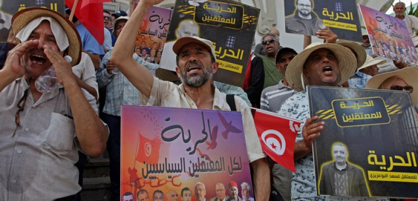 سجناء تونسيون يبدأون إضرابا مفتوحا عن الطعام