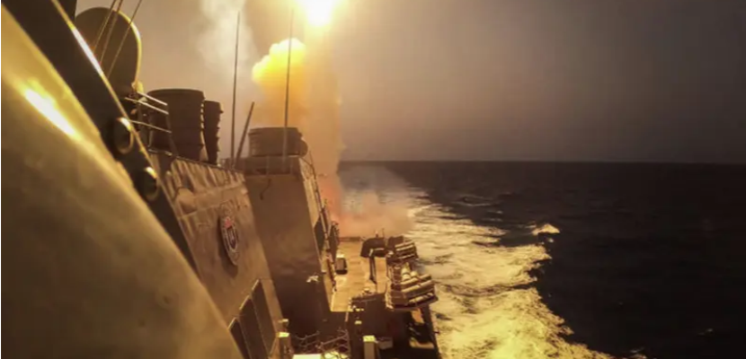 الحوثيون يعلنون استهداف 4 سفن أمريكية وبريطانية في خليج عدن والبحر الأحمر