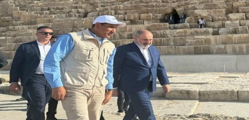 بالصور ..رئيس وزراء أرمينيا يزور منطقة آثار الهرم
