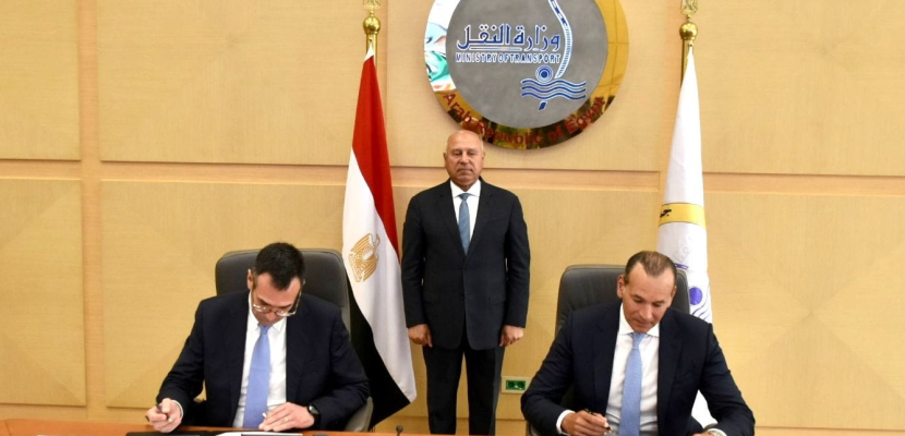 بالصور..وزير النقل يشهد توقيع عقد تنفيذ البنية الفوقية لمحطة الحاويات تحيا مصر1