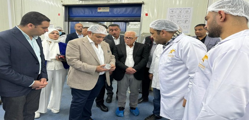 بالصور .. وزير التجارة والصناعة ومحافظ بورسعيد يتفقدان مصنع بورسعيد ستار لإنتاج الأسماك المدخنة